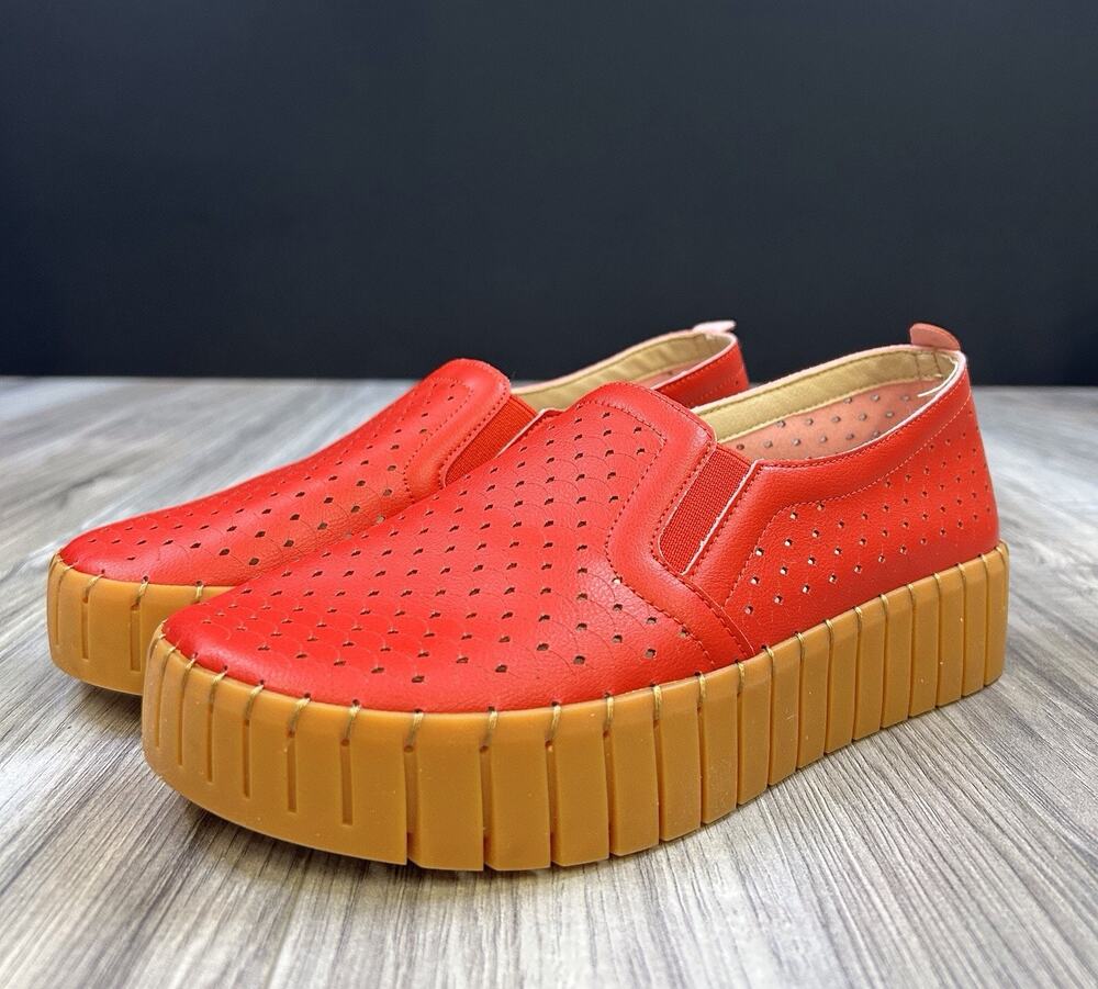 Glolily Elle Platform Wave Perf Red Gum EPW-444 Womens Sandals Size 8 NEW
